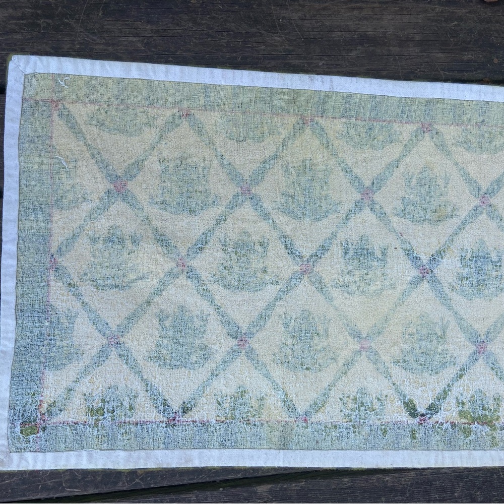 Vintage Hooked Rug with Frogs 24”x36” - Picture 4 of 7